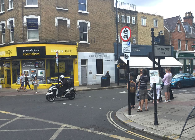 New access restricted signs at southern end of Turnham Green Terrace